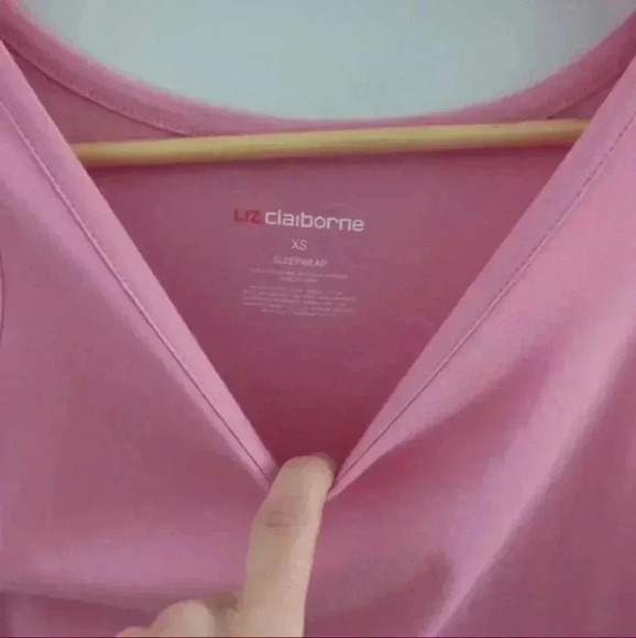 🌴2/$25🌴LIZ CLAIBORNE | Women's Pink Sleeveless Stretchy Oversized Pajama Top - Picture 2 of 3